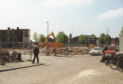 605926 Gezicht op de hoek van de Busken Huetstraat en de Alberdingk Thijmstraat te Utrecht, na de sloop van de huizen ...